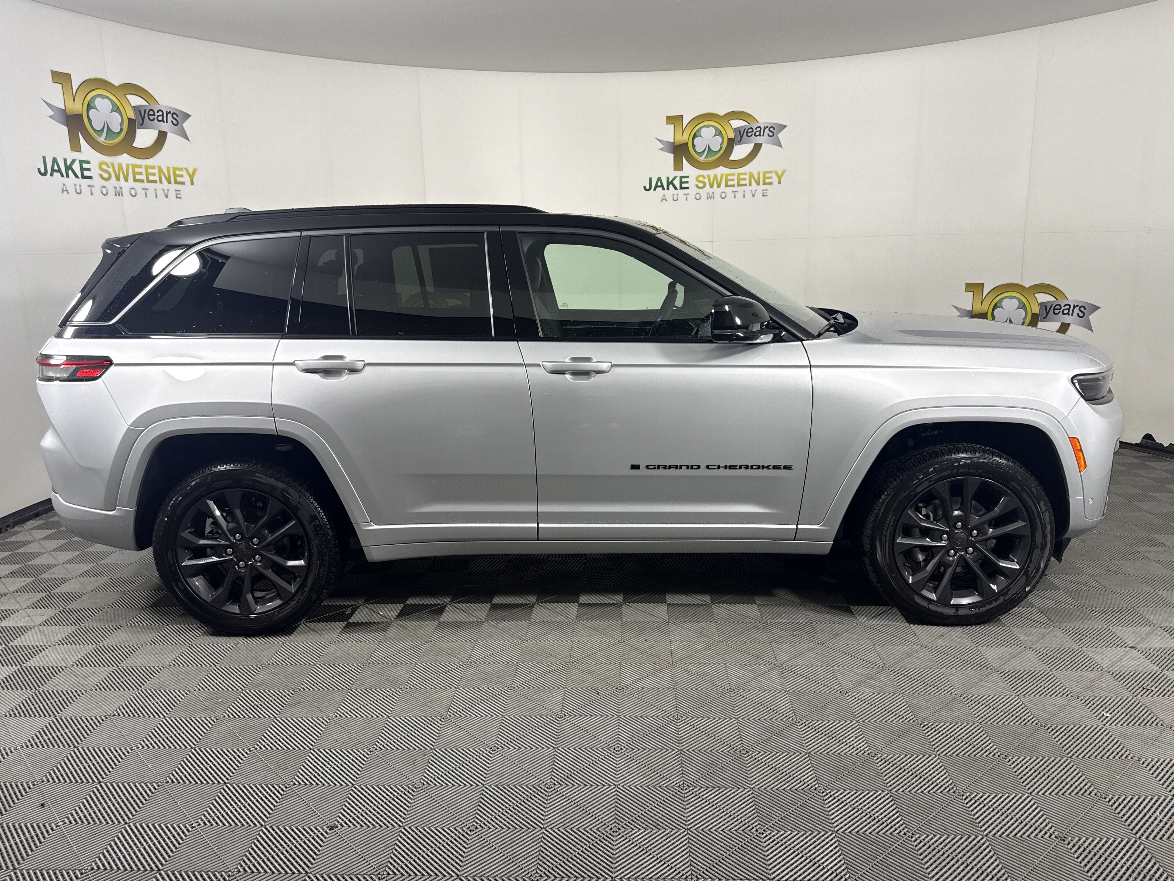 New 2026 Jeep Grand Cherokee Limited AWD/4WD image 11