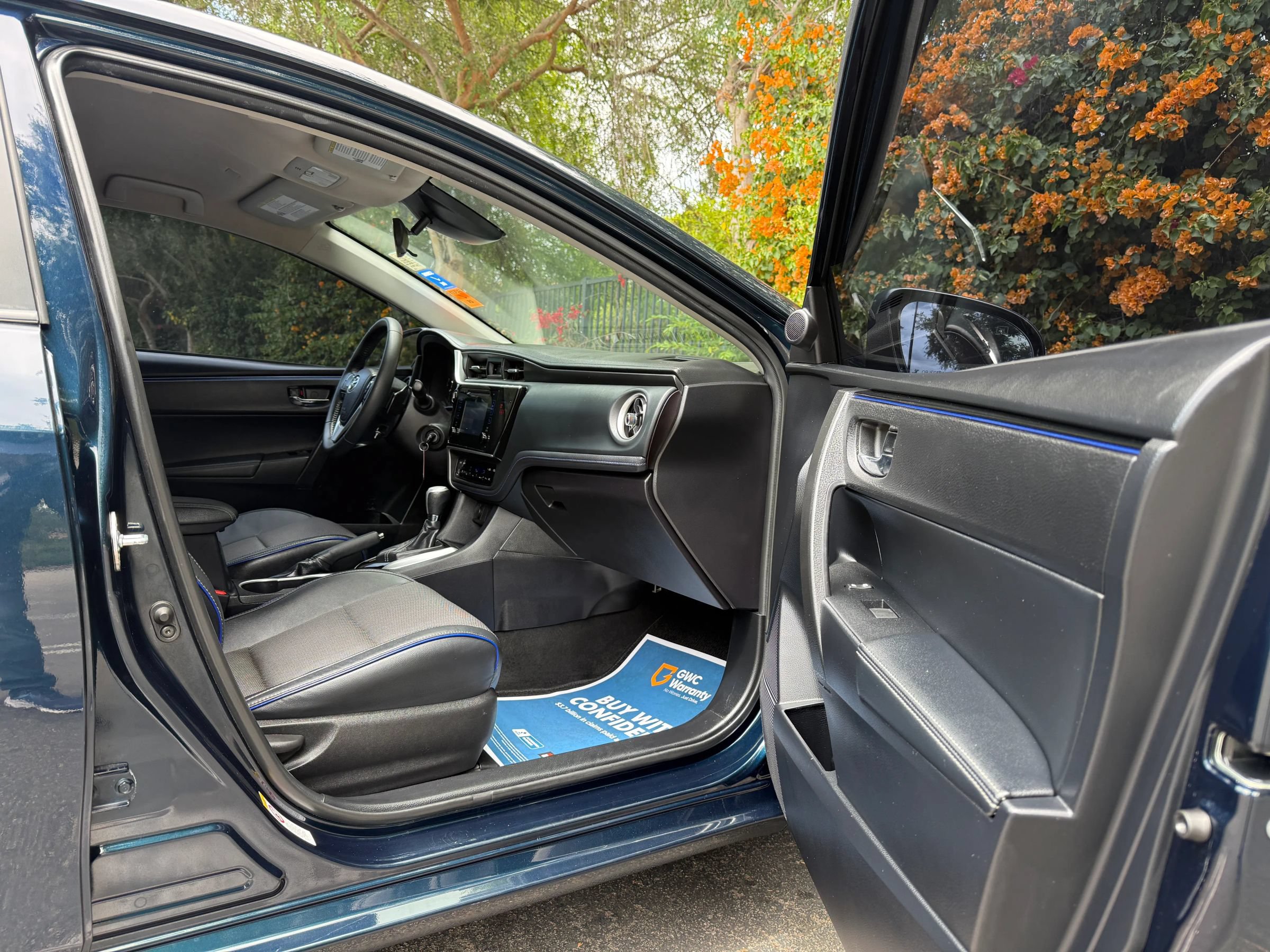 Used 2019 Toyota Corolla SE w/ Carpet Mat Package (TMS) FWD image 17