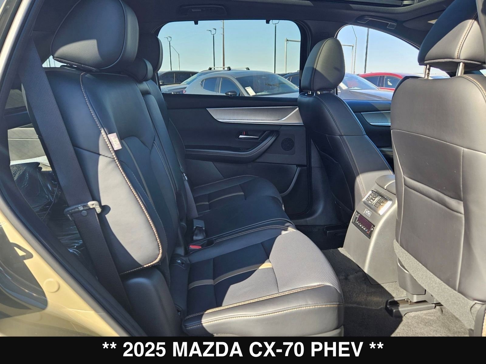 New 2025 MAZDA CX-70 Plug-In Hybrid w/ Premium Plus image 25