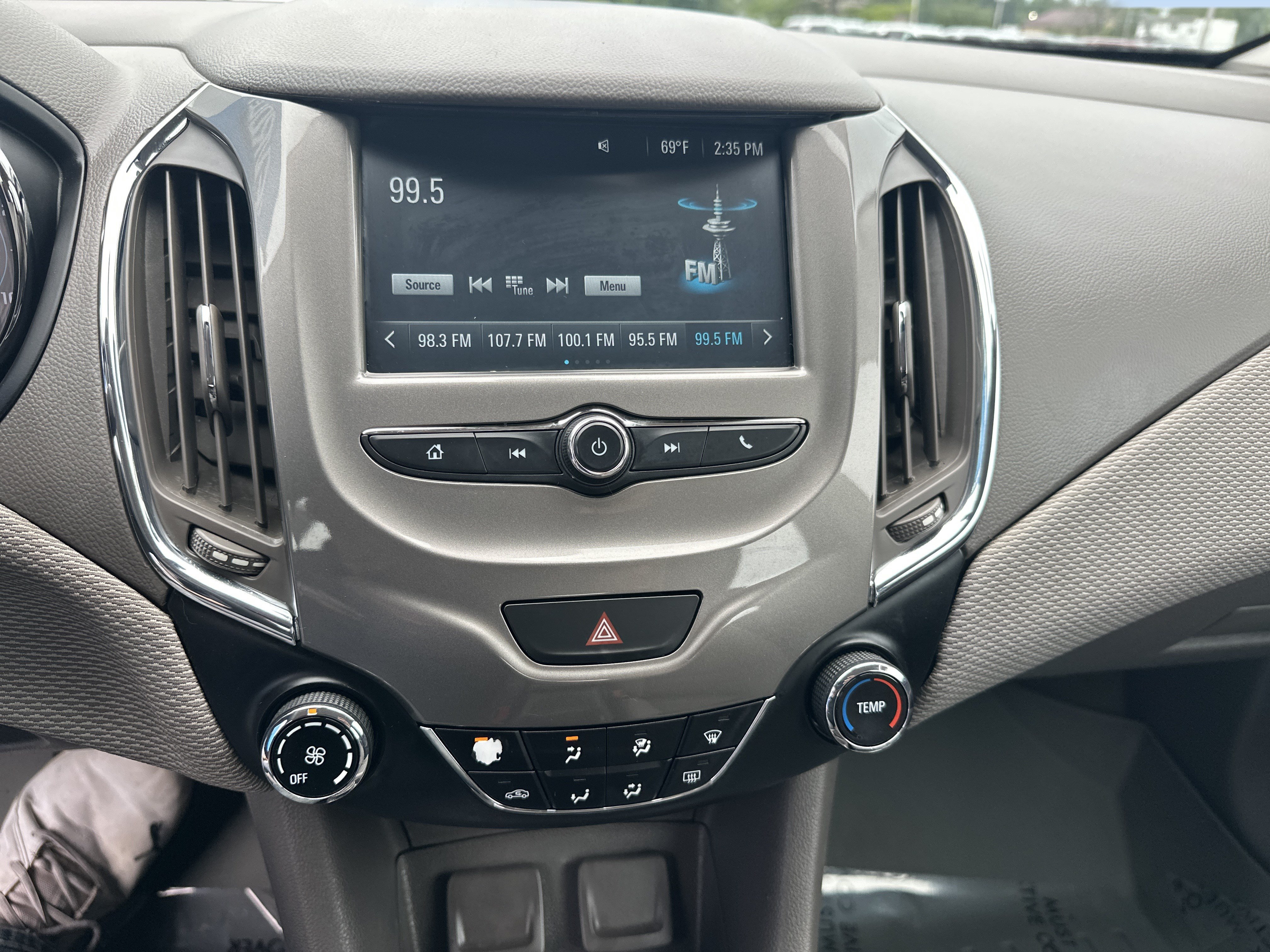 Certified 2018 Chevrolet Cruze LT FWD image 15