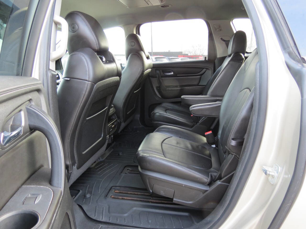 Used 2014 Chevrolet Traverse LT image 25