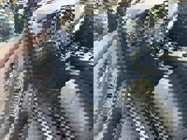 Used 2023 Nissan Rogue SV image 9