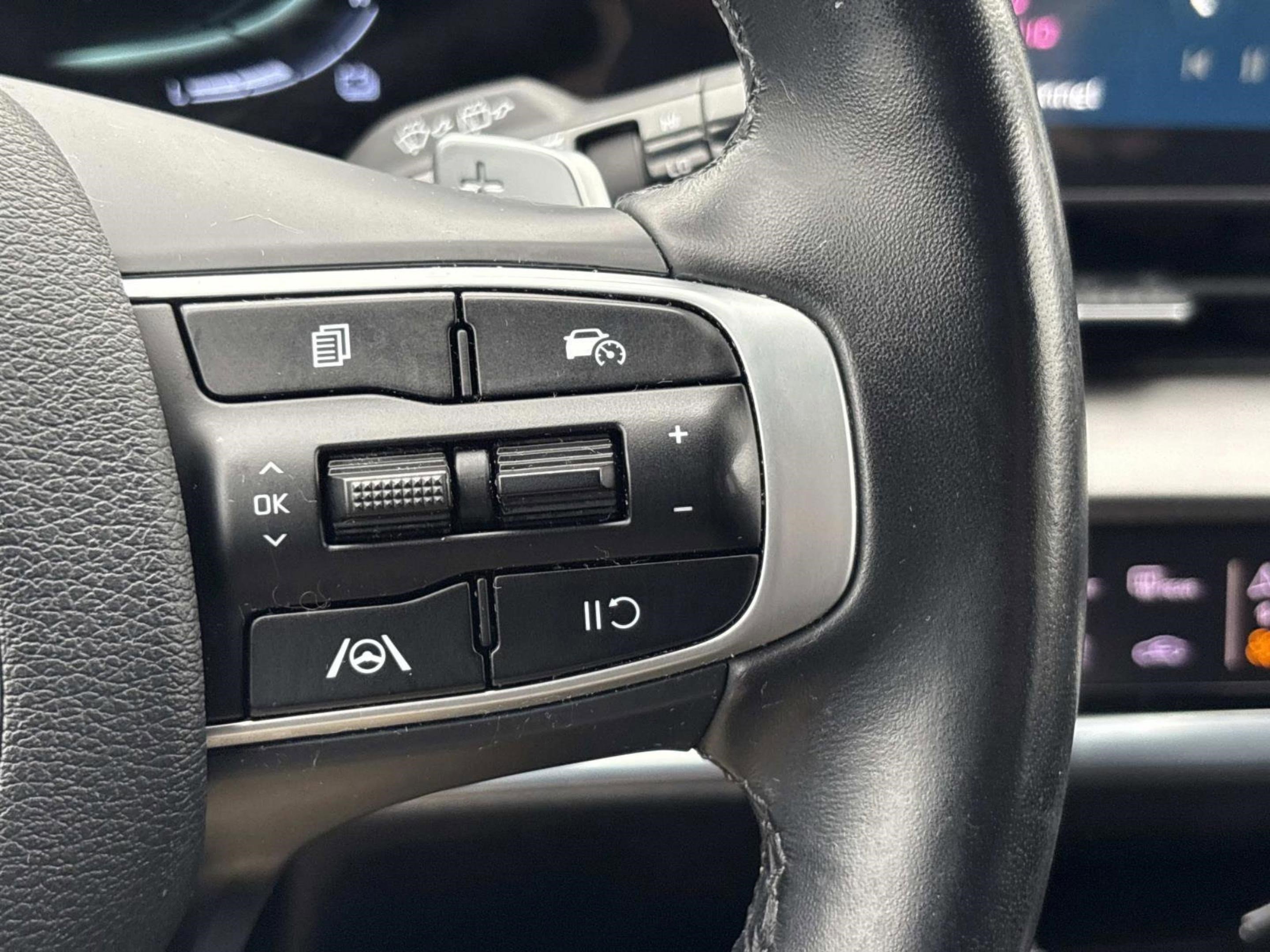 Used 2023 Kia Sportage EX image 28