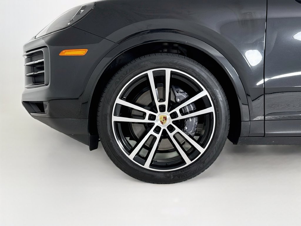 Used 2024 Porsche Cayenne AWD/4WD image 32