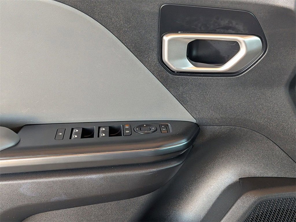 Used 2025 Kia K4 LXS image 13