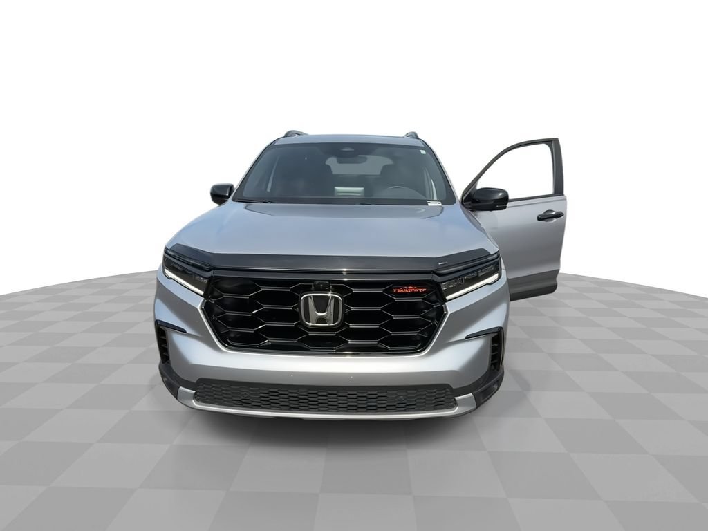 Used 2025 Honda Pilot TrailSport image 3