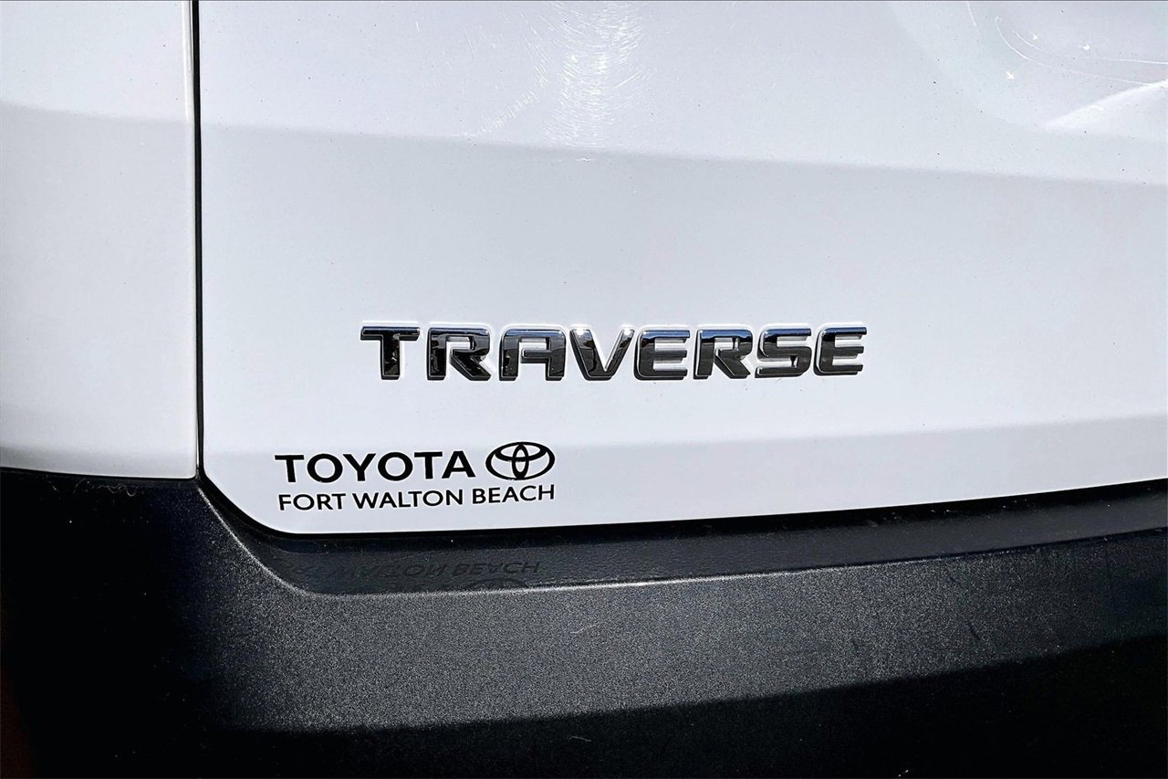 Used 2023 Chevrolet Traverse LS image 21