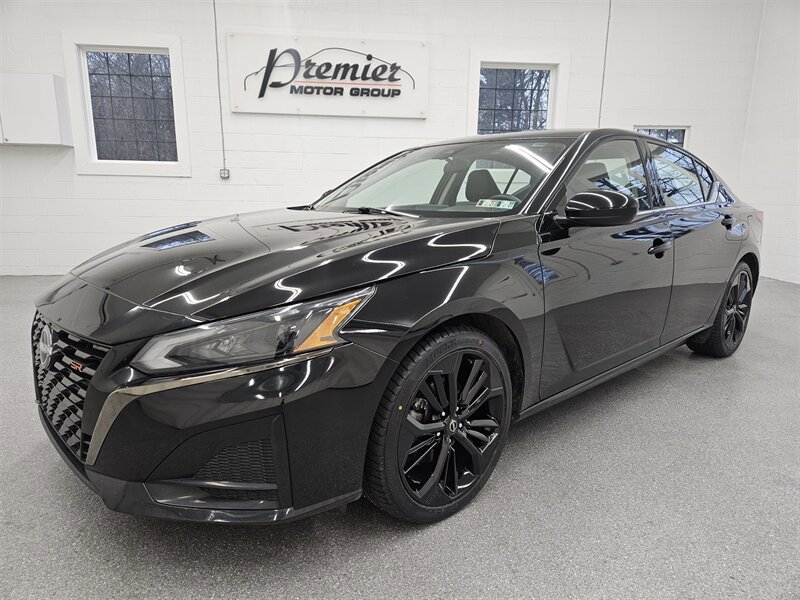 Used 2023 Nissan Altima 2.5 SR image 1