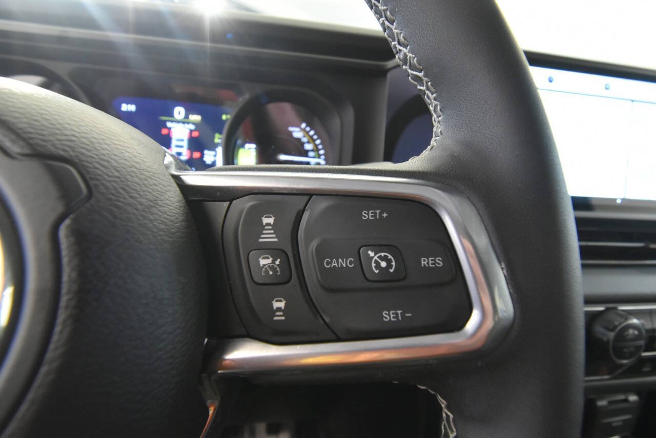 Used 2025 Jeep Wrangler Unlimited Sahara AWD/4WD image 27
