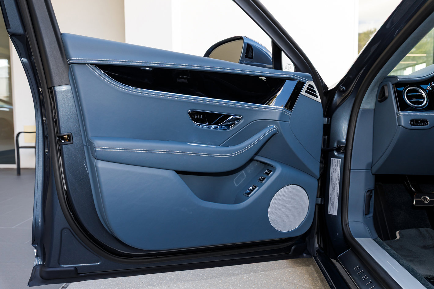 New 2026 Bentley Flying Spur Plug-In Hybrid image 20