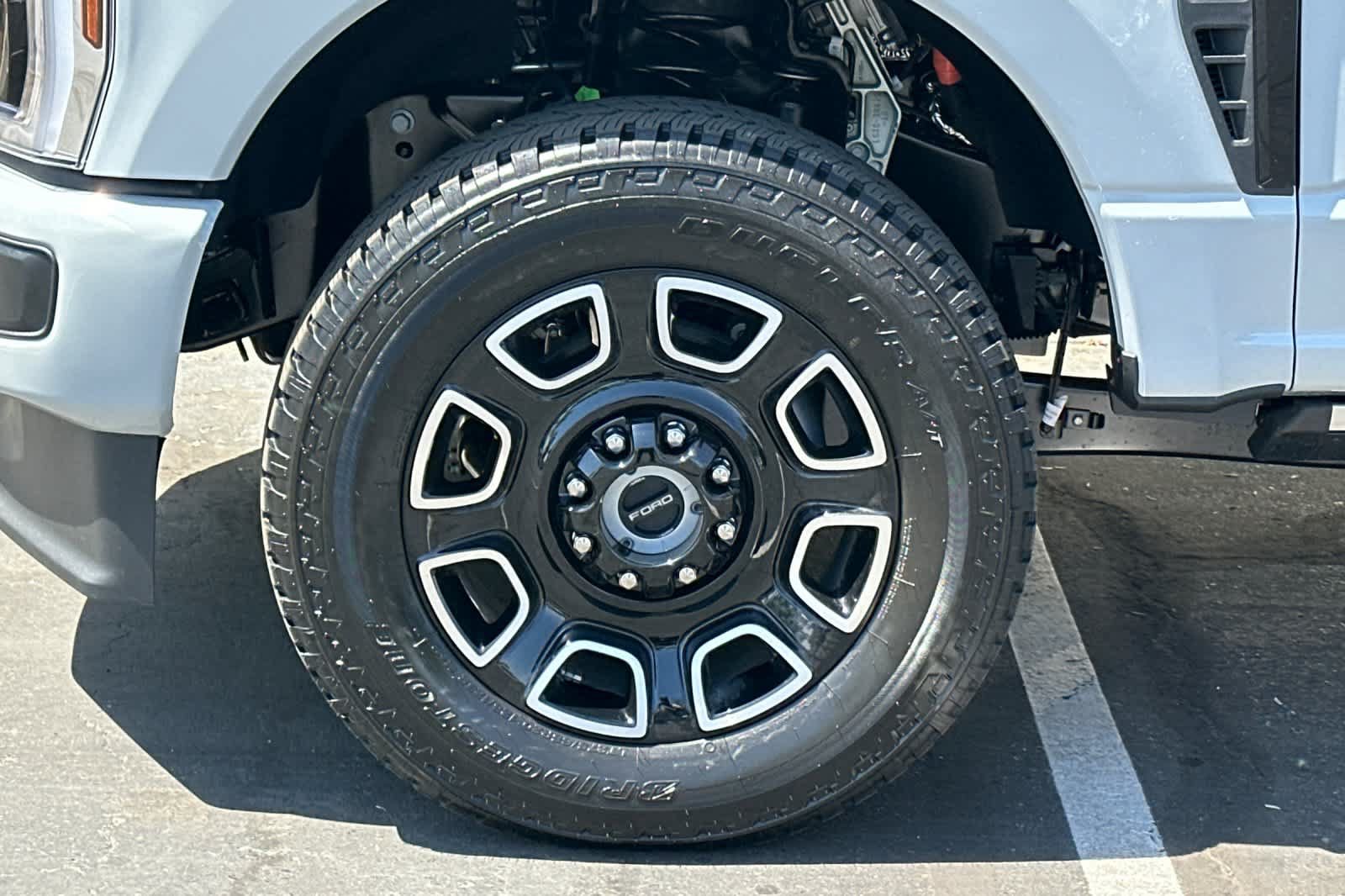 New 2026 Ford F350 Platinum w/ FX4 Off-Road Package AWD/4WD image 27