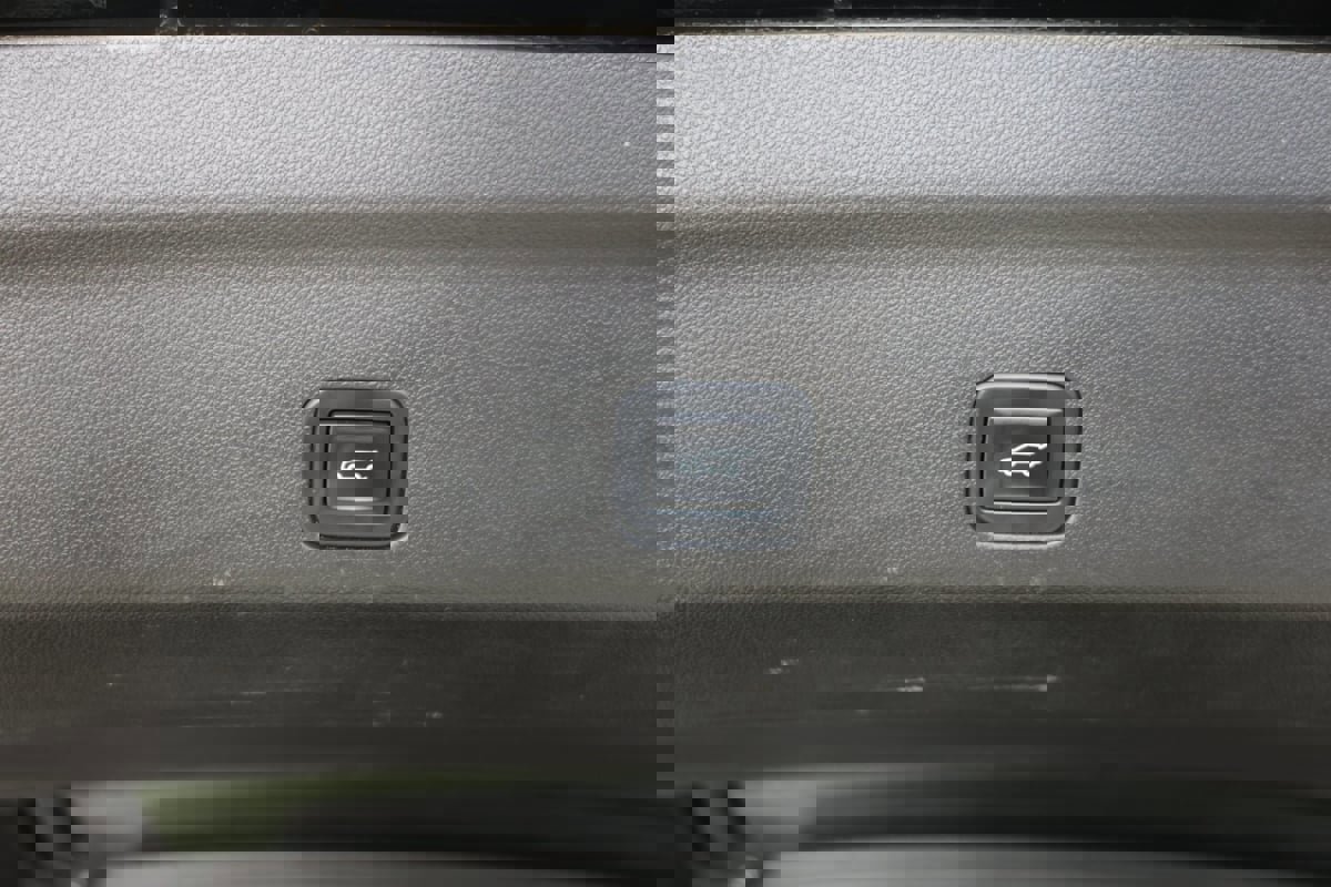 Used 2022 Cadillac Escalade Premium Luxury image 35