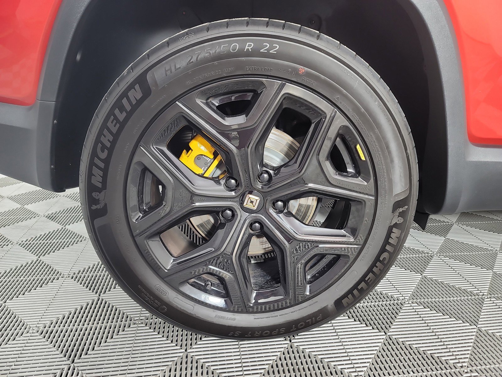 Used 2024 Rivian R1S Adventure image 12