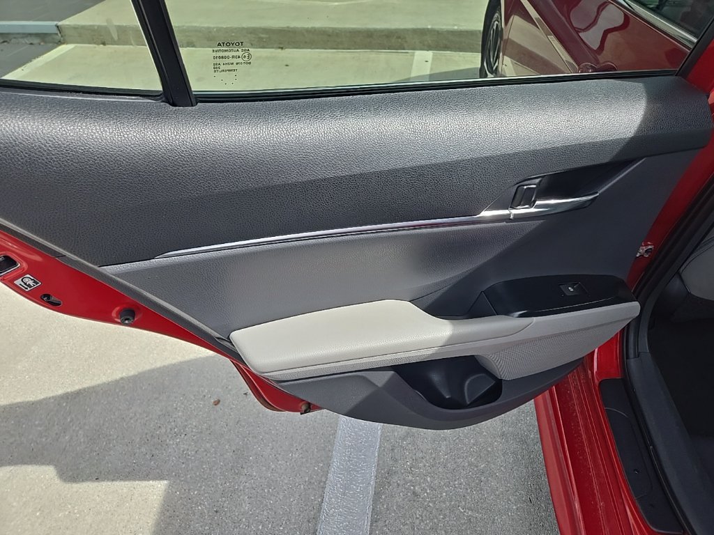 Used 2019 Toyota Camry SE FWD image 7