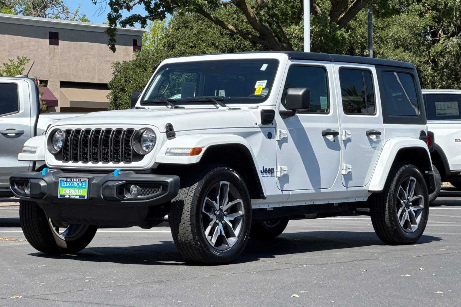 Used 2024 Jeep Wrangler Unlimited AWD/4WD image 7