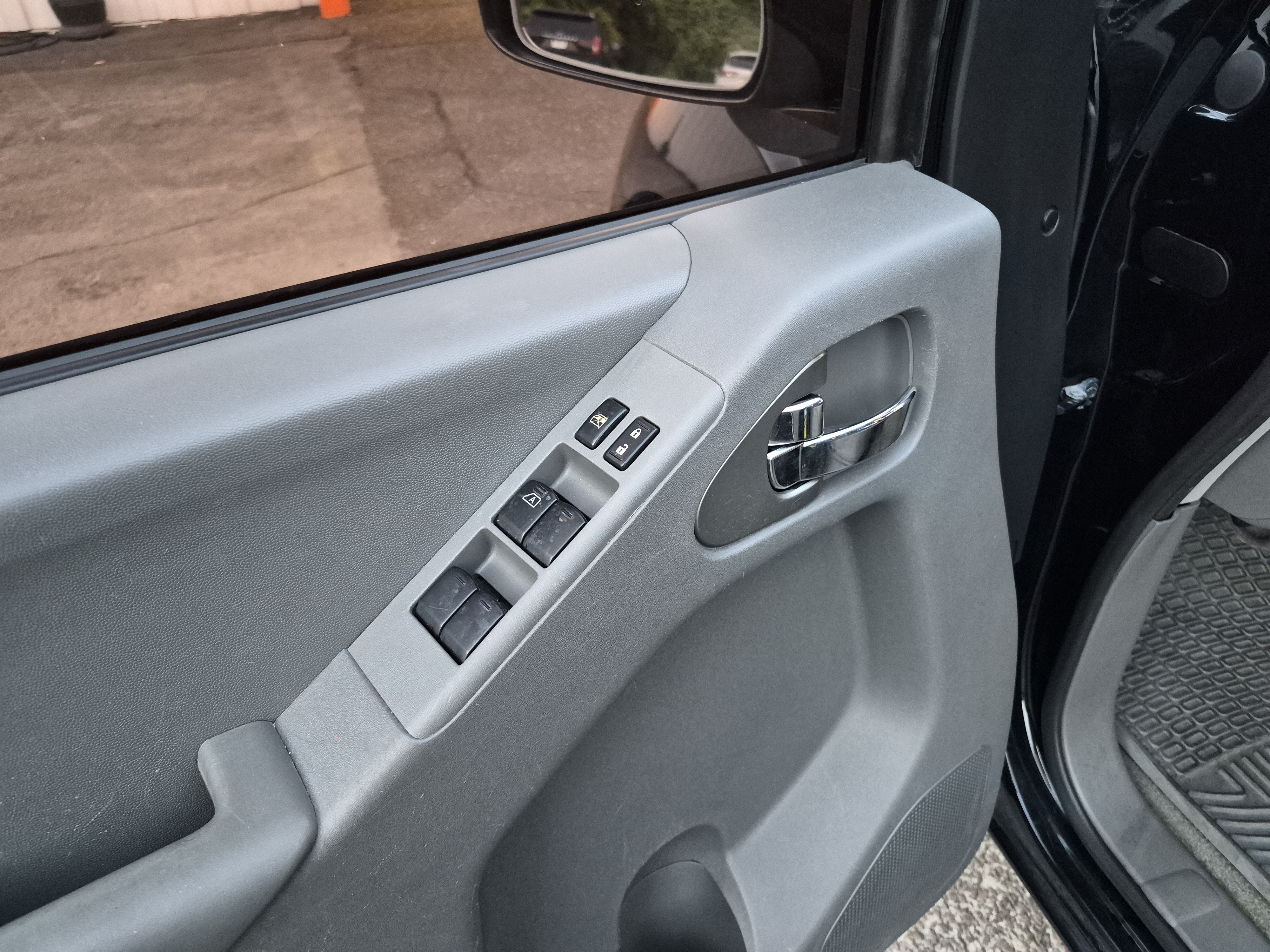 Used 2016 Nissan Frontier SV RWD image 10