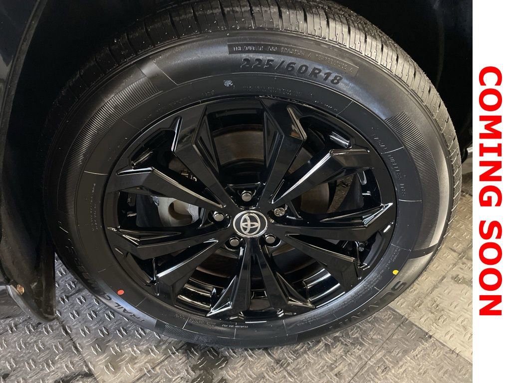 Used 2022 Toyota RAV4 SE w/ Convenience Package image 4