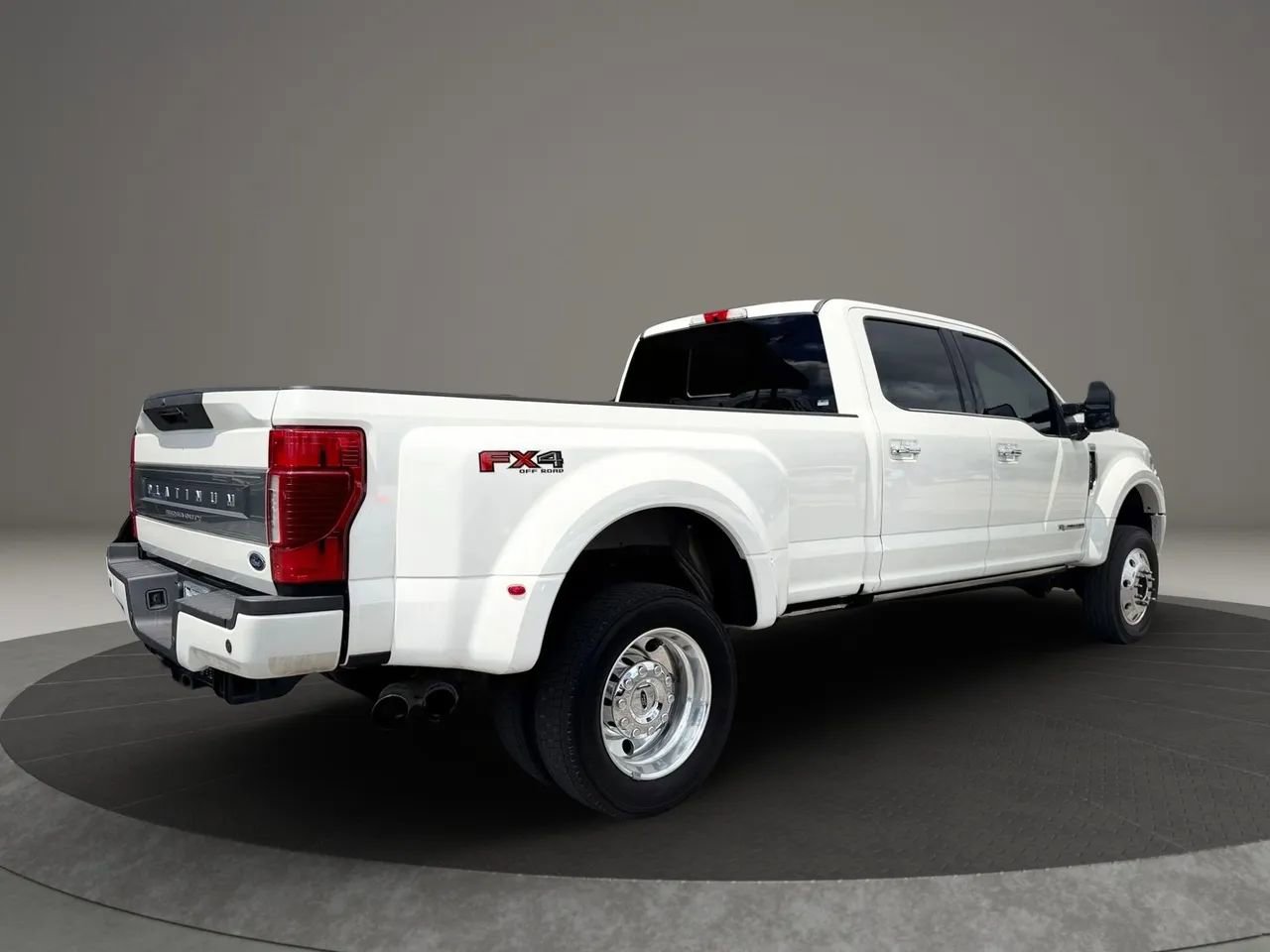 Used 2022 Ford F450 Platinum w/ FX4 Off-Road Package AWD/4WD image 14