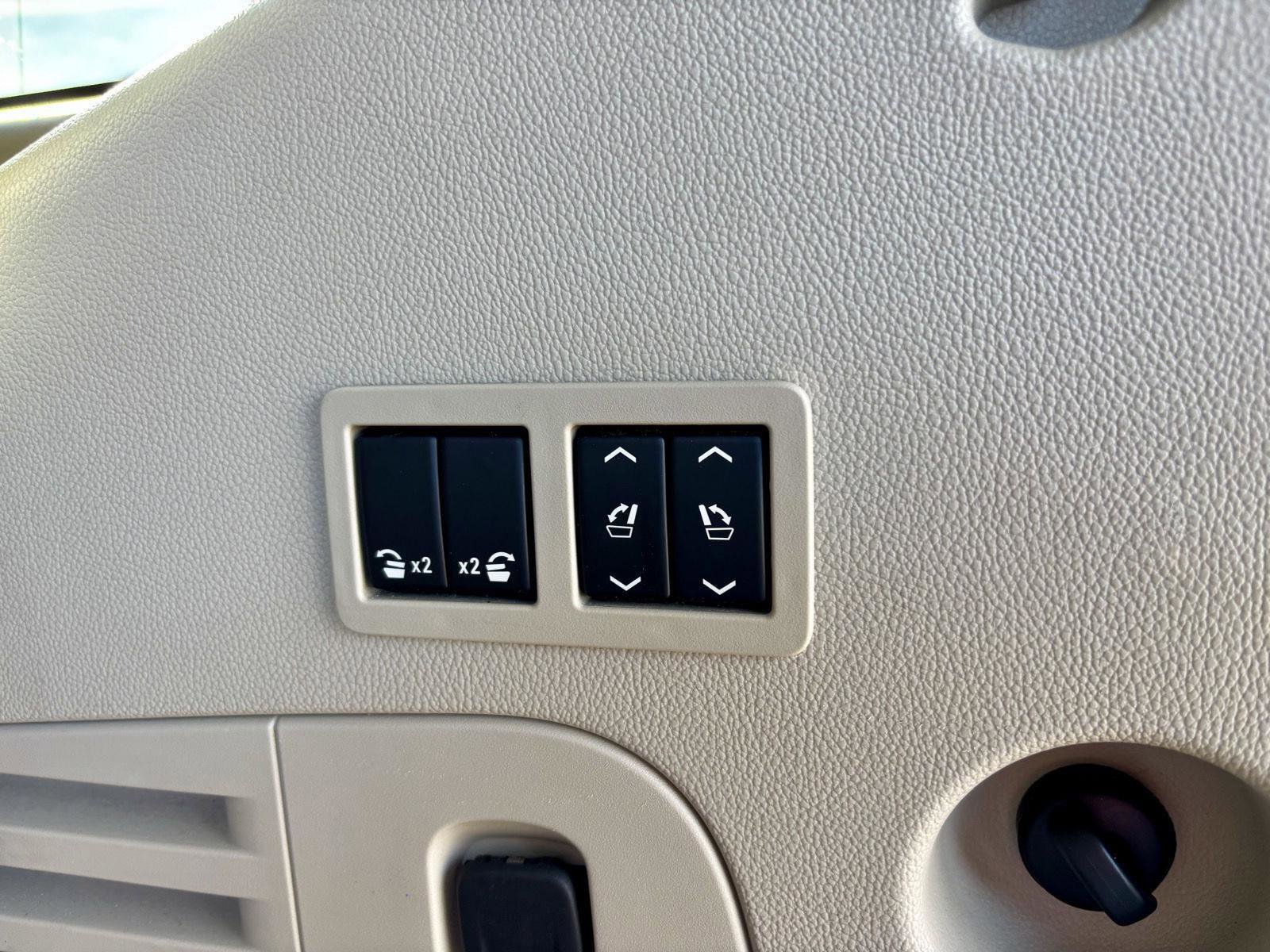 Used 2018 Cadillac Escalade Luxury image 15