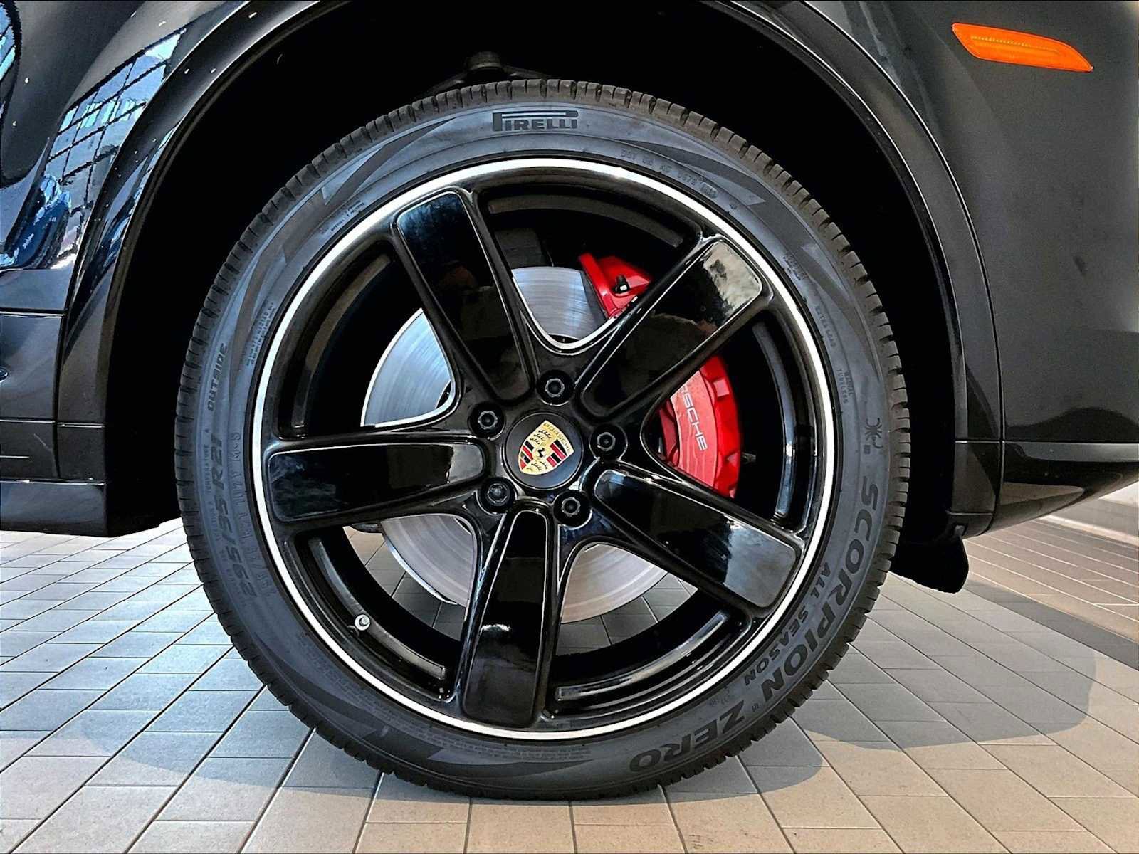 Used 2016 Porsche Cayenne Turbo image 14