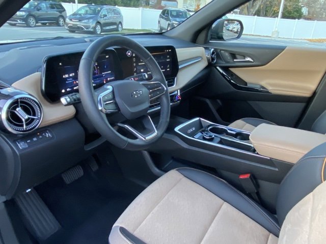 Used 2025 Chevrolet Equinox ACTIV w/ Safety and Technology Package image 13