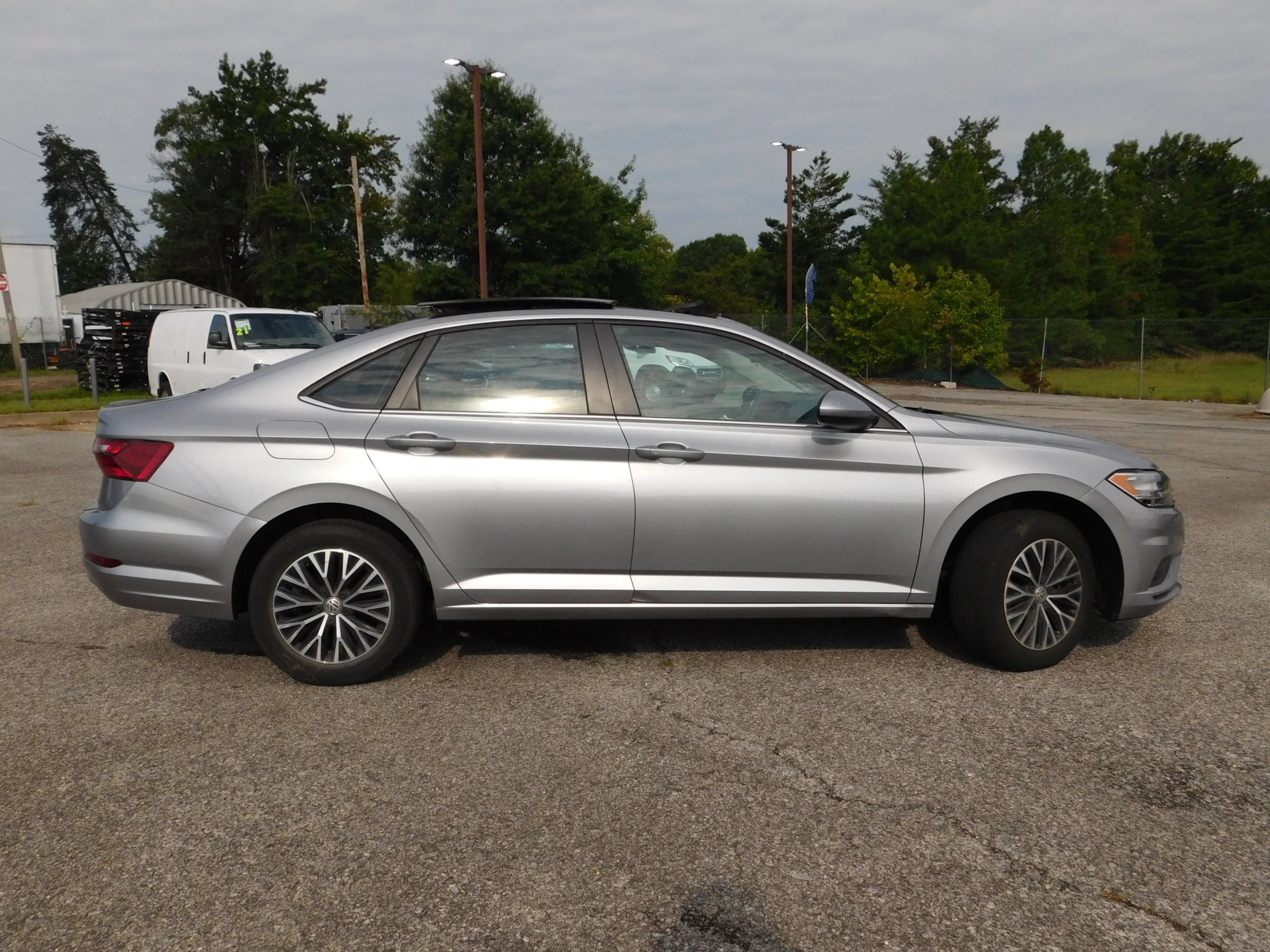 Used 2020 Volkswagen Jetta SE w/ SE Cold Weather Package FWD image 5