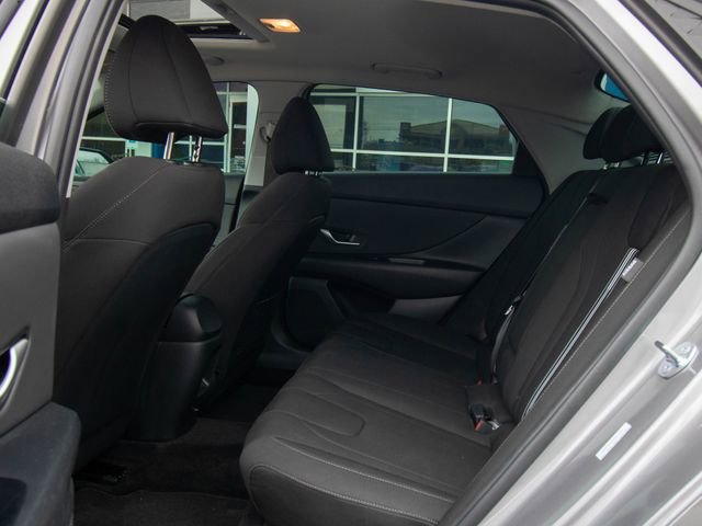 Used 2025 Hyundai Elantra SEL image 7
