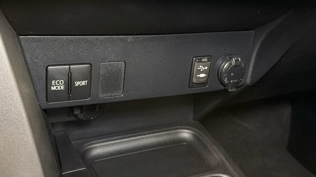 Used 2016 Toyota RAV4 LE AWD/4WD image 24