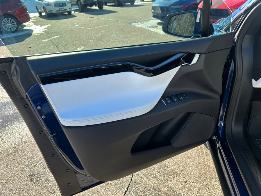 Used 2018 Tesla Model X 75D image 12