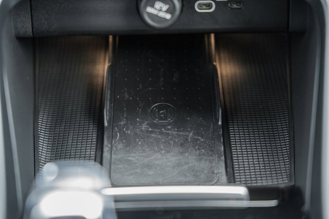 Used 2024 Volvo XC40 B5 Plus w/ Protection Package Premier image 26