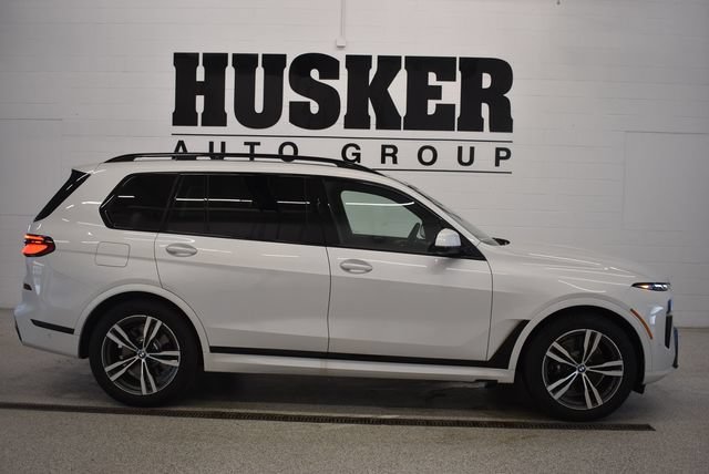 New 2027 BMW X7 xDrive40i w/ M Sport Package AWD/4WD image 1