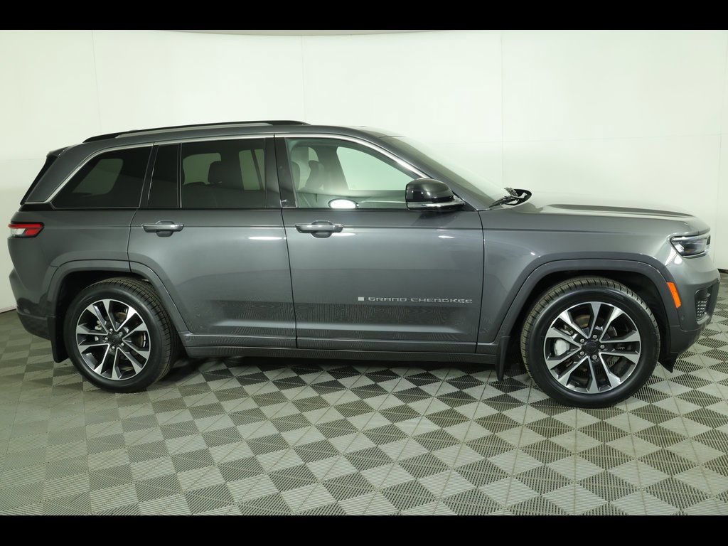 Used 2022 Jeep Grand Cherokee Overland w/ Luxury Tech Group IV image 2