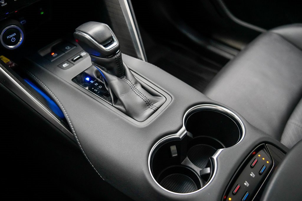 Used 2024 Toyota Venza Limited image 31