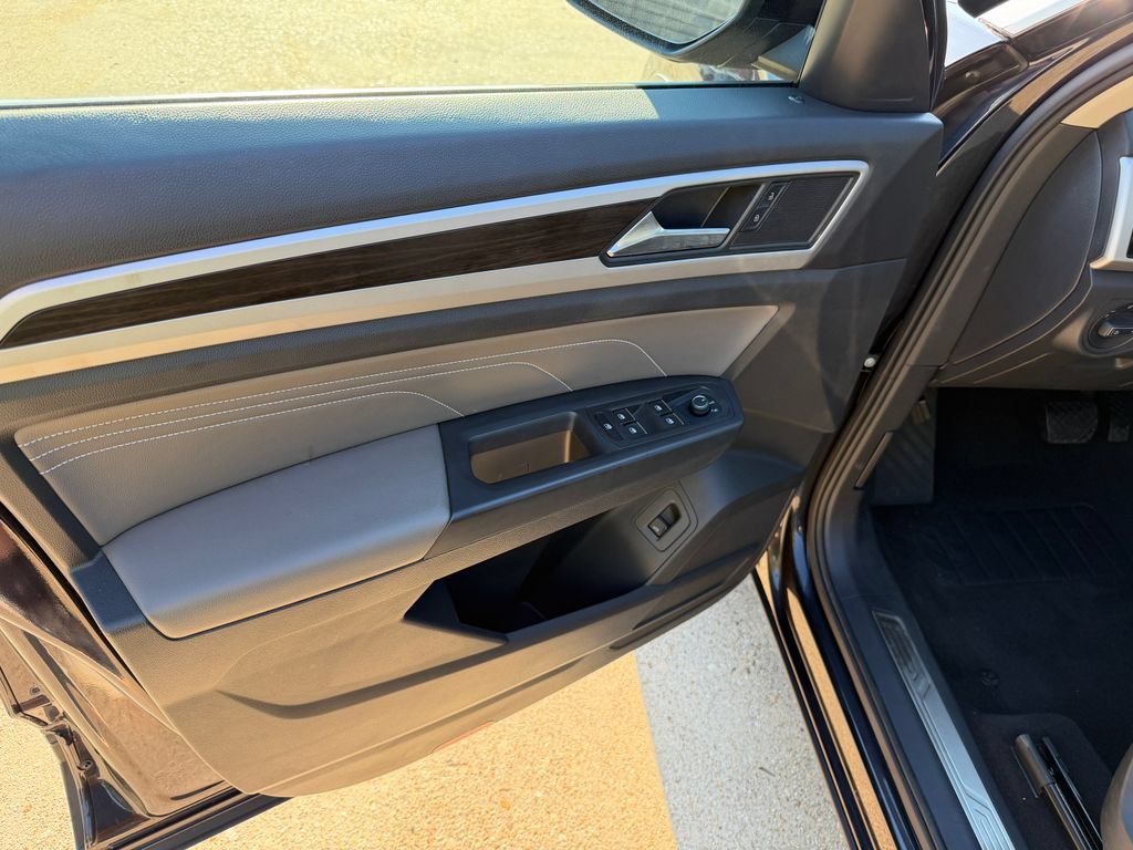 Certified 2023 Volkswagen Atlas SE w/ Panoramic Sunroof Package AWD/4WD image 9
