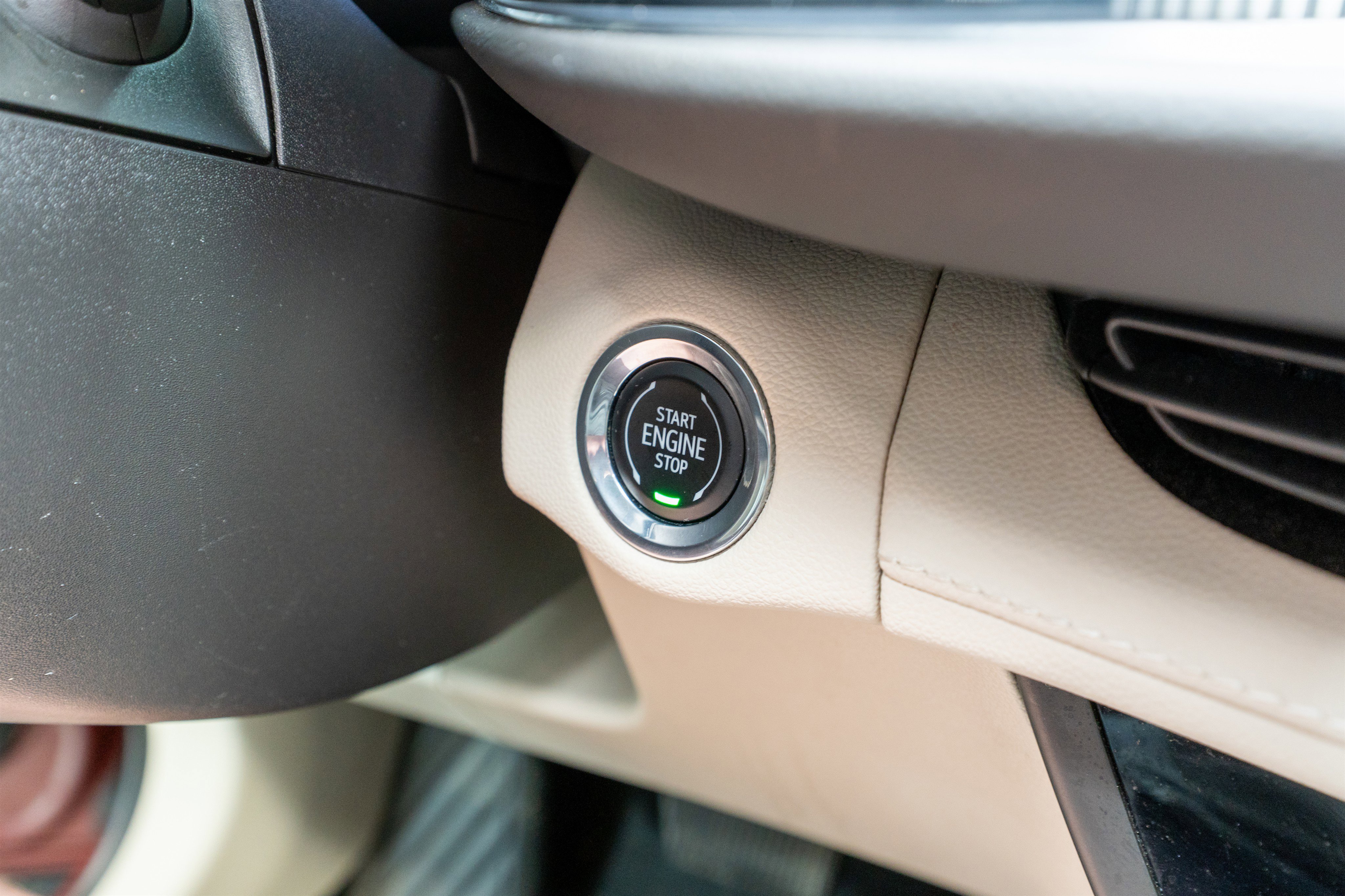 Used 2022 Buick Envision Avenir w/ Technology Package II image 32