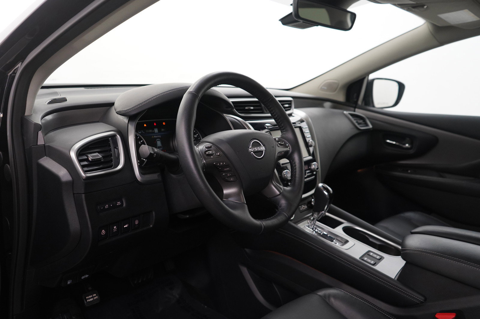 Used 2024 Nissan Murano SL image 16