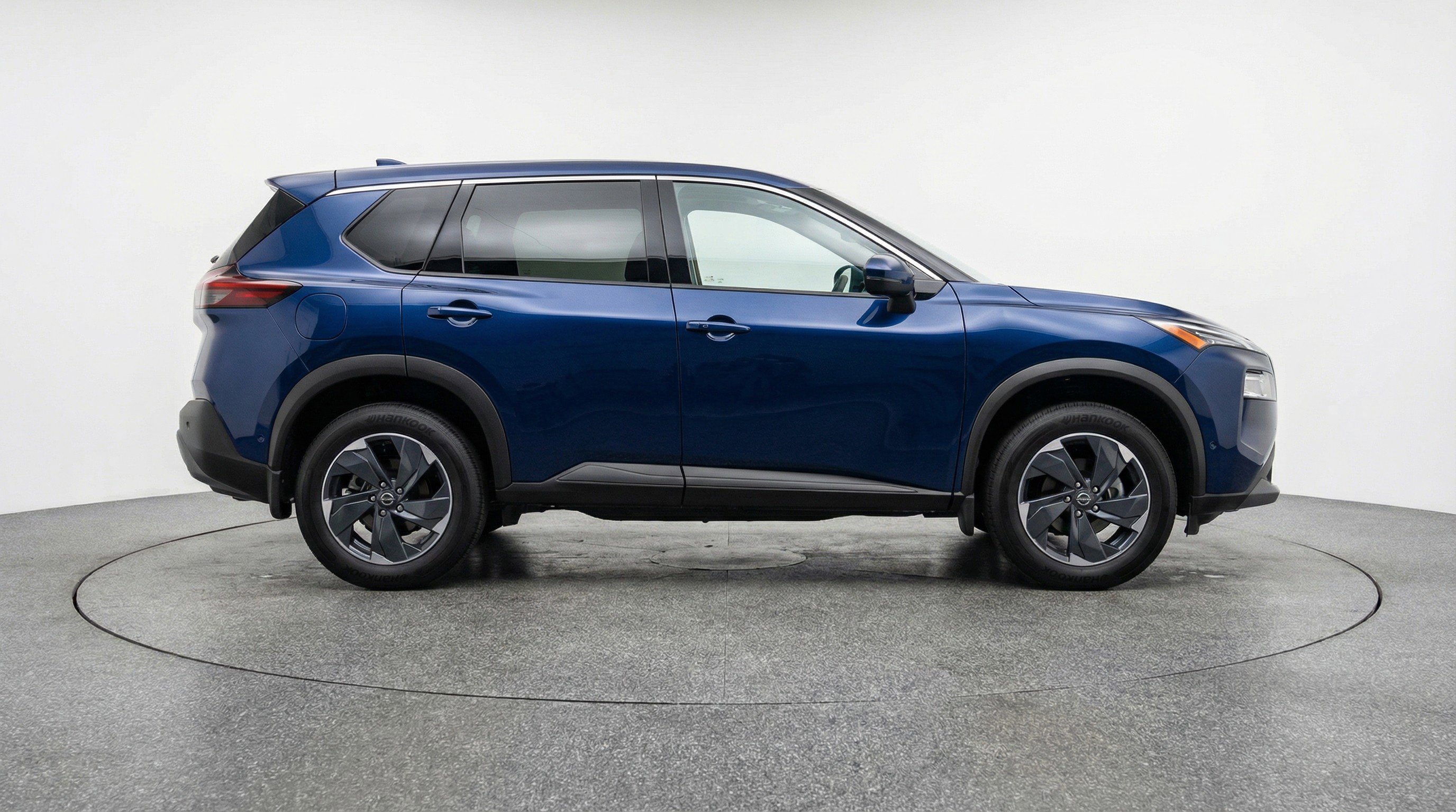 Used 2025 Nissan Rogue SV image 11