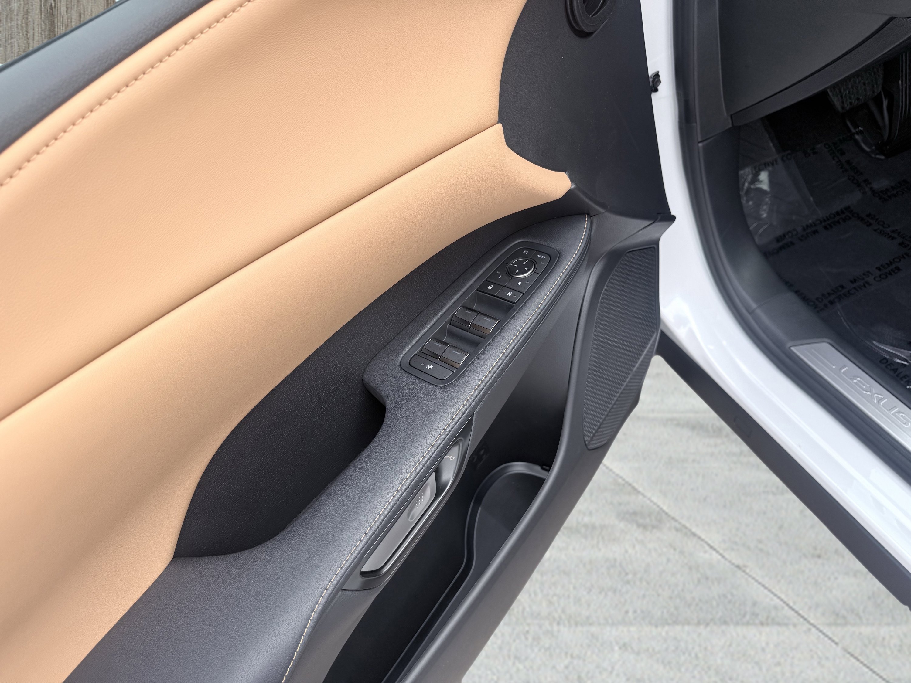 Used 2026 Lexus RX 350 FWD w/ Cold Area Package image 22