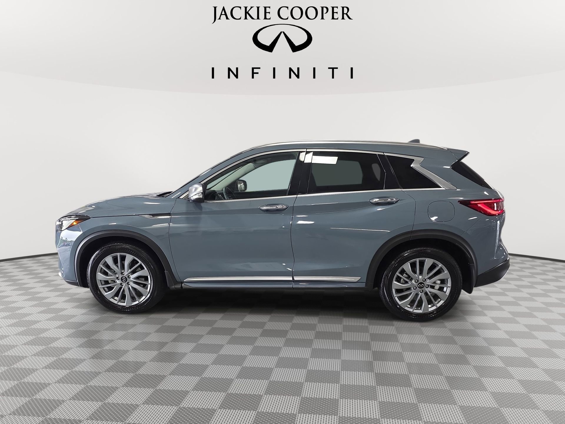 Certified 2025 INFINITI QX50 Luxe w/ Accent Package image 8