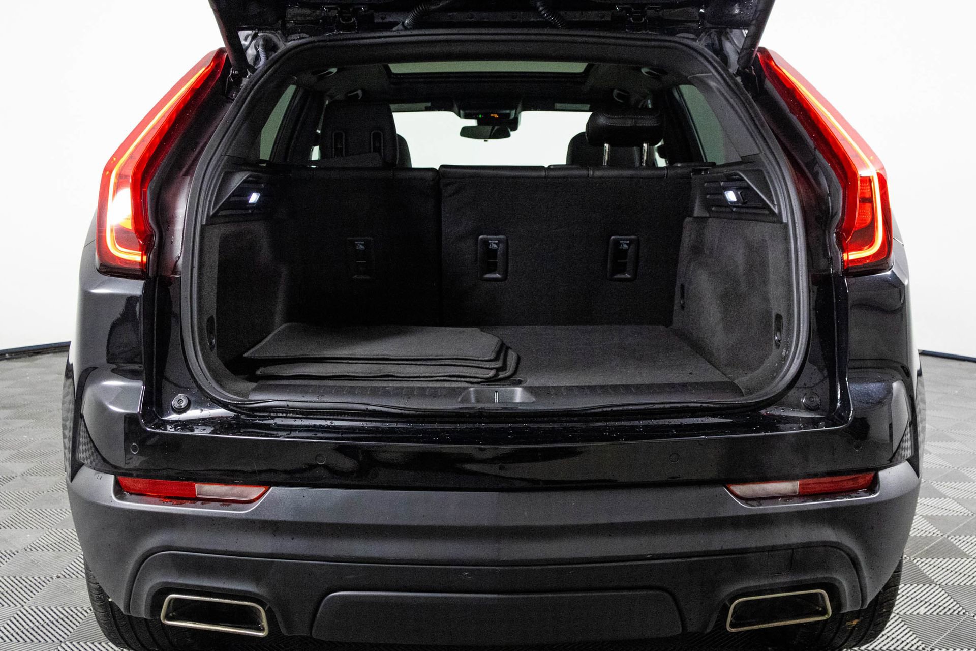 Used 2023 Cadillac XT4 Luxury w/ Cold Weather Package image 37