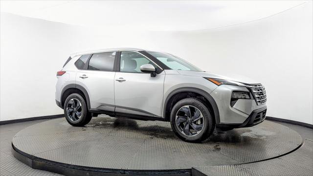 Used 2024 Nissan Rogue SV image 11