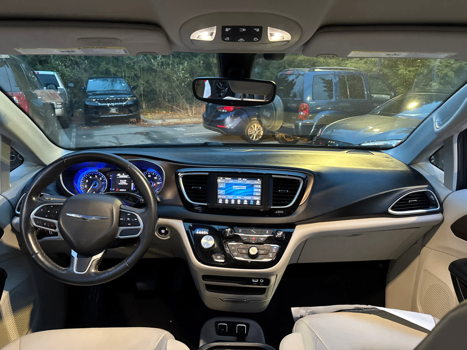 Used 2019 Chrysler Pacifica Touring-L image 32