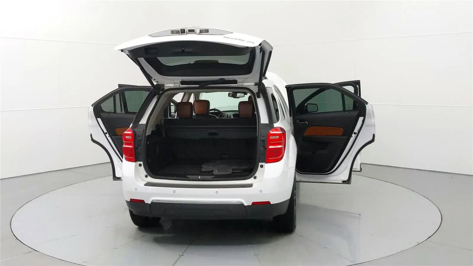 Used 2016 Chevrolet Equinox LTZ w/ Enhanced Convenience Package FWD image 33