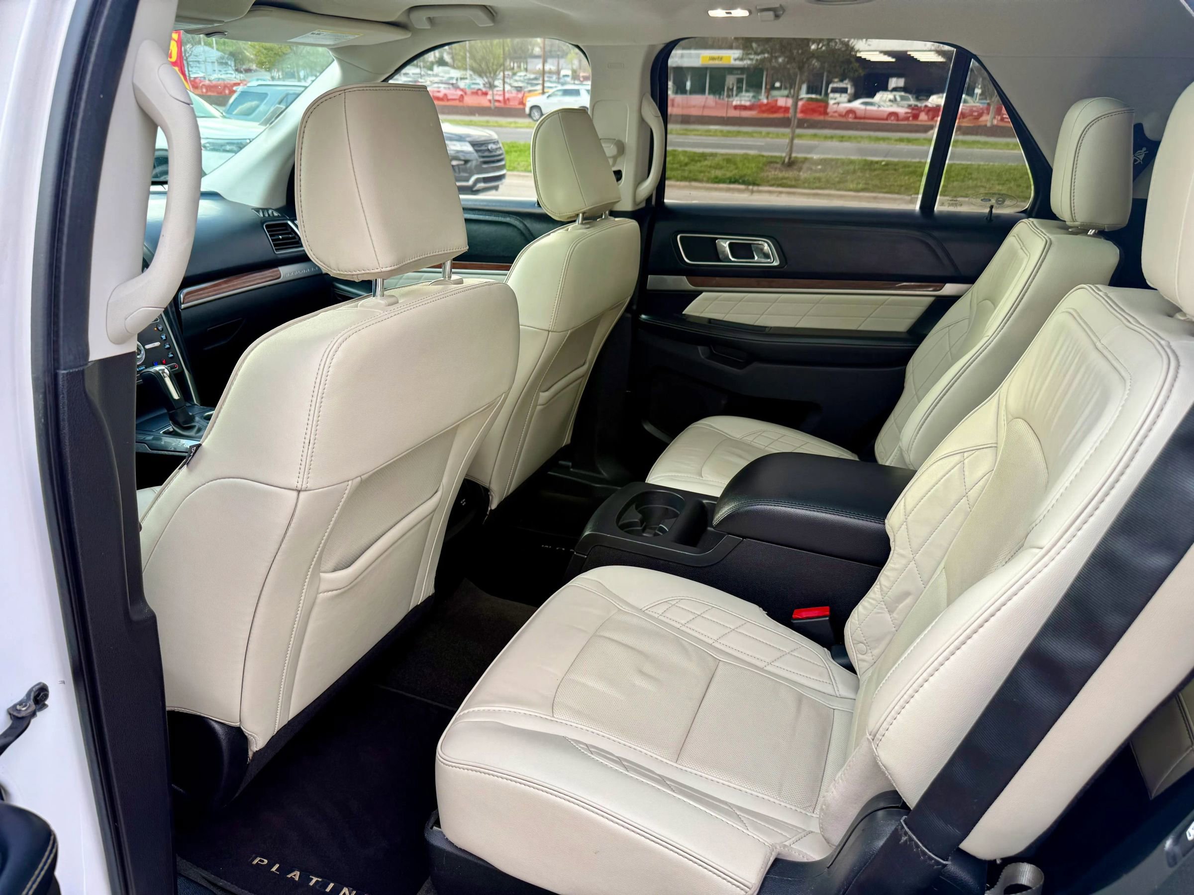 Used 2018 Ford Explorer Platinum image 10