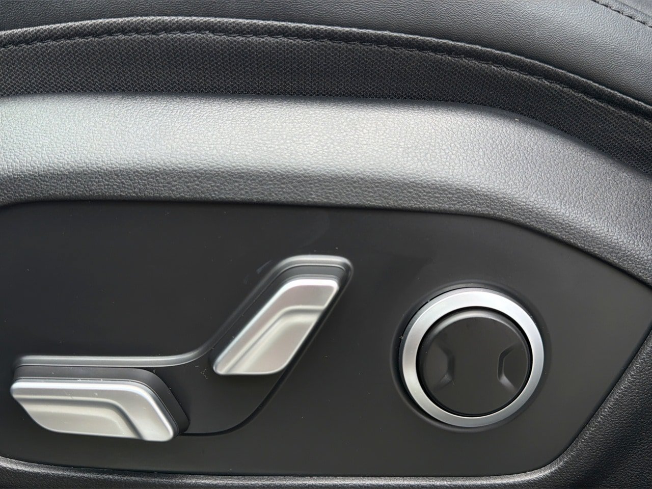 Certified 2025 Hyundai Santa Fe SEL AWD/4WD image 17