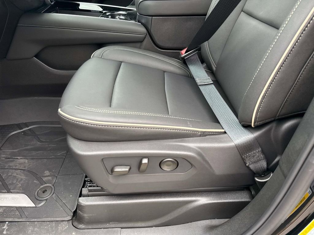 New 2026 Chevrolet Suburban Premier image 17