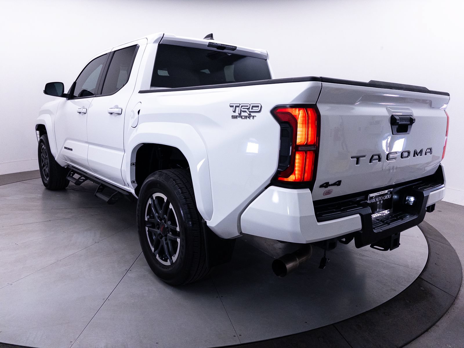 Used 2024 Toyota Tacoma TRD Sport AWD/4WD image 16