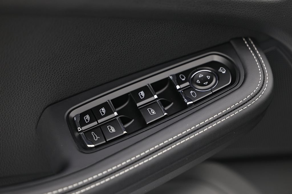 New 2026 Porsche Macan Turbo AWD/4WD image 22