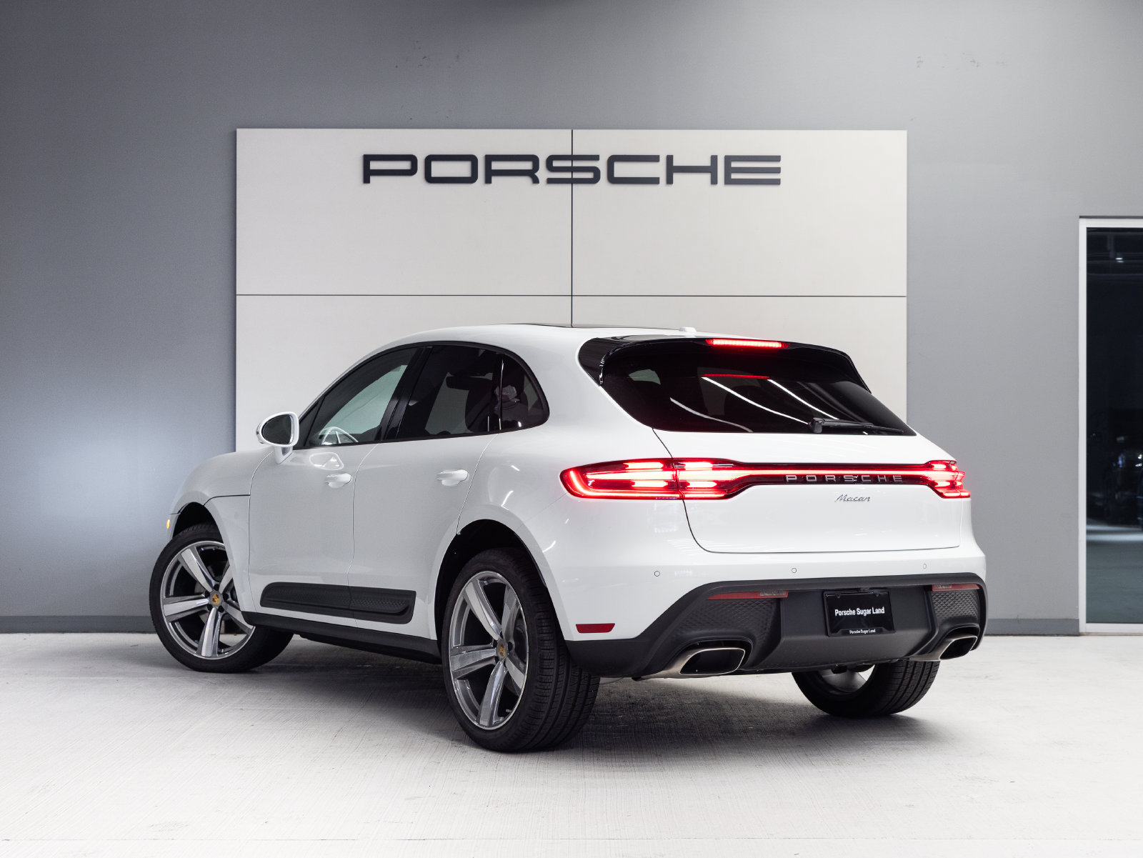 New 2026 Porsche Macan AWD/4WD image 3