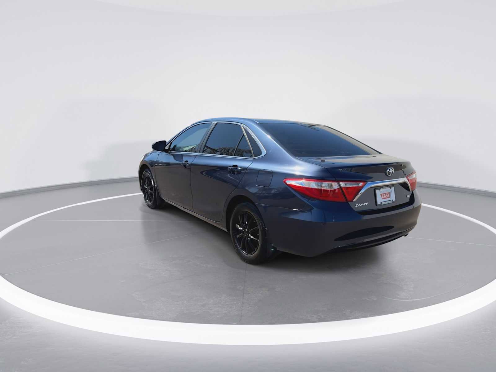 Used 2015 Toyota Camry LE image 6